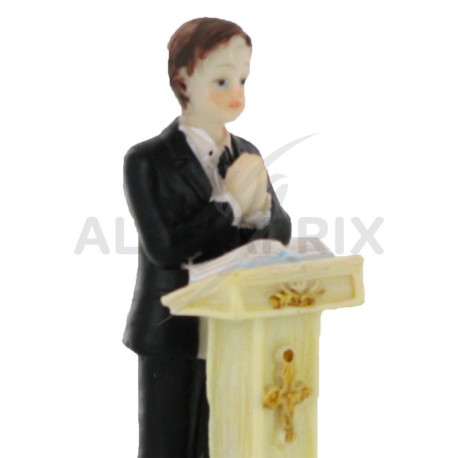 Communiant garcon devant son pupitre par 2