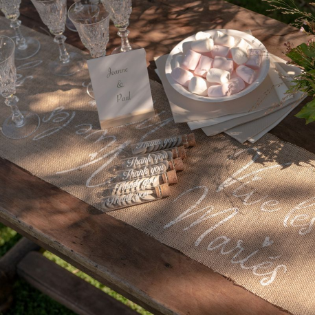Chemin de table en jute Vive les Mariés