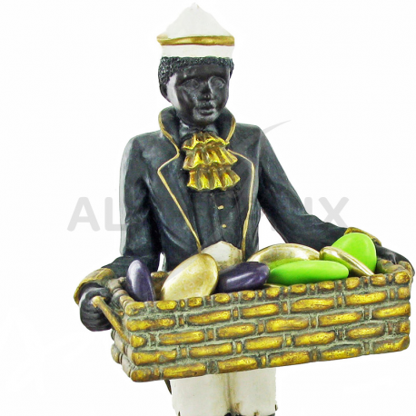 Figurine coloniale avec panier ouvert h: 23cm